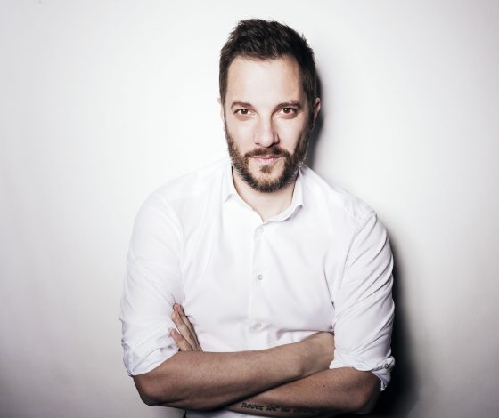 Александр Цыпкин опубликовал  редкое фото с сестрами: «Папа всю жизнь месил цемент, чтобы скрепить нас троих»