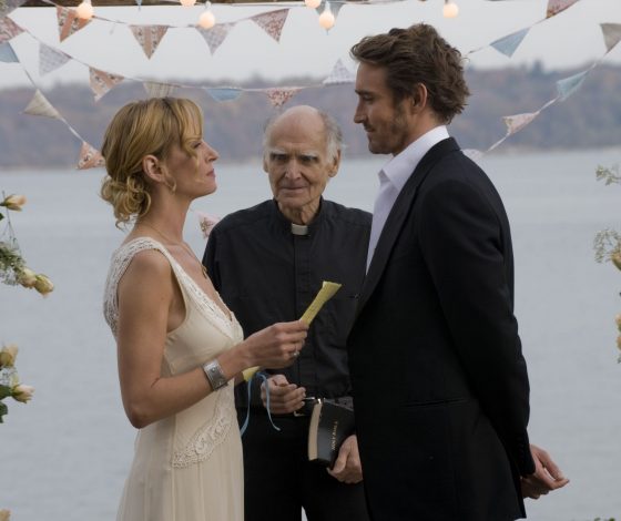 Жених смог окупить свадьбу с помощью рекламы на смокинге