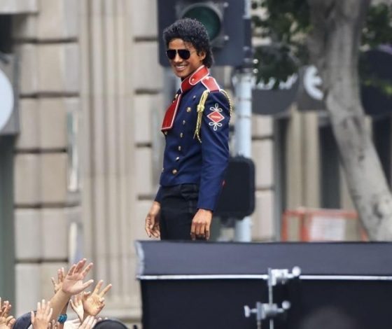 Актер Джаафар Джексон повторил легендарный образ знаменитого дяди Майкла Джексона на съемках фильма о нем