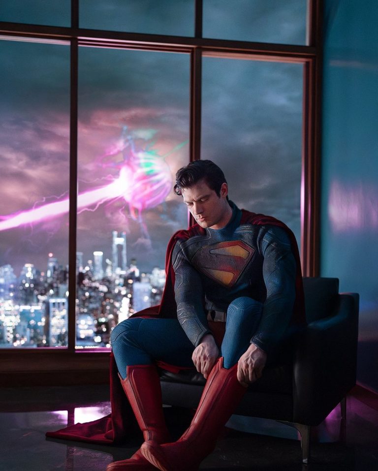 Супермен возвращается: Дэвид Коренсвет появился на съемочной площадке в «супергеройском» костюме