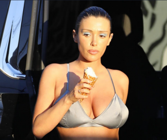 У Бьянки Цензори забрали дорогое авто, которое ей подарил Канье Уэст