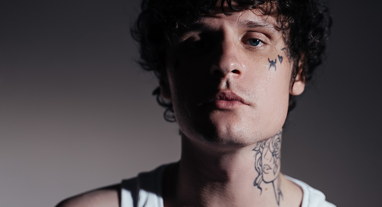 I always knew how to write complex lyrics, but at some point I forgot about it: Mukka talked about the new album, the cult of personality and how cool it is to be like everyone else