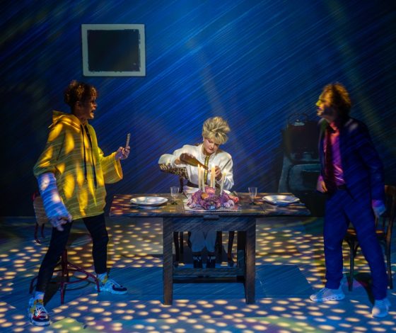 Начни июль правильно — сходи на спектакль «Мамочка»