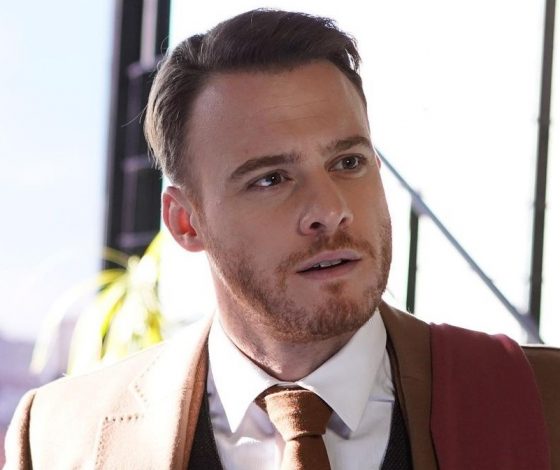 У Керема Бюрсина новая девушка. Как она связана с Ханде Эрчел