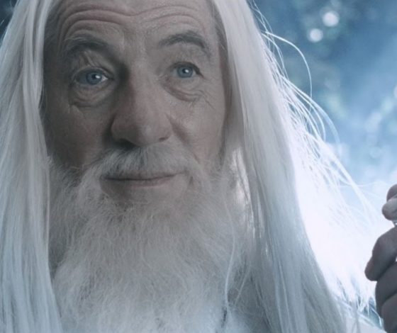 Звезду «Властелина колец» Иэна Маккеллена увезли в больницу прямо со спектакля