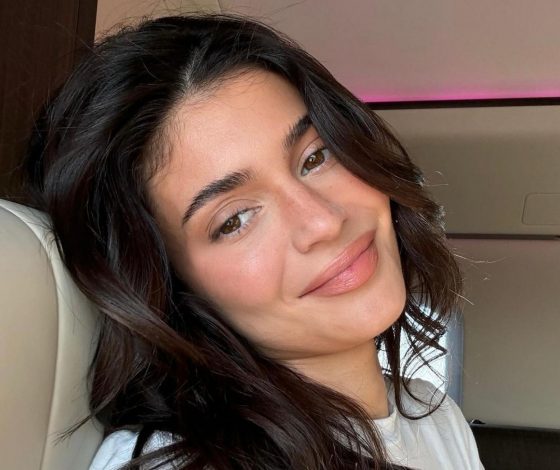 Кайли Дженнер нашла способ не платить за роскошь. Ее научила мама