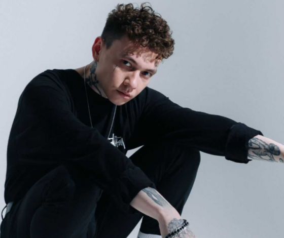 Солисту «Три дня дождя» Глебу Викторову облили краской машину. Что случилось