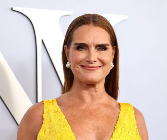 Брук Шилдс повторила идею с татуировкой за Анджелиной Джоли