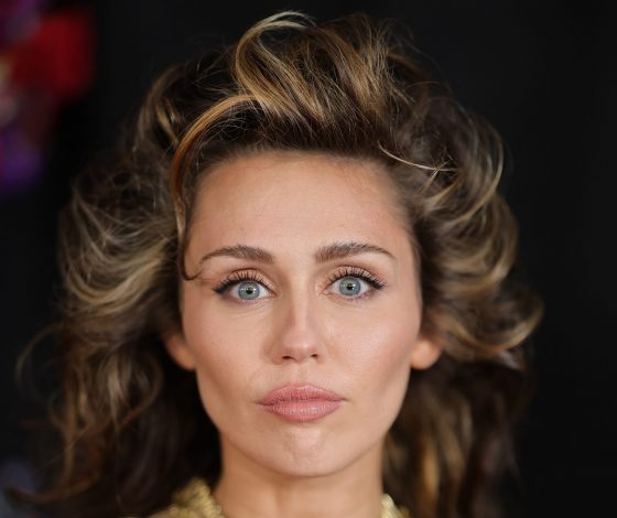 Майли Сайрус расплакалась, когда ее назвали легендой