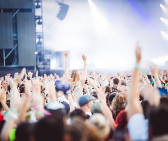 Гид по фестивалю Пикник «Афиши»: куда сходить в выходные в Москве и Петербурге