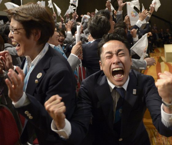 Don't worry be happy: японцев обязали законом смеяться каждый день