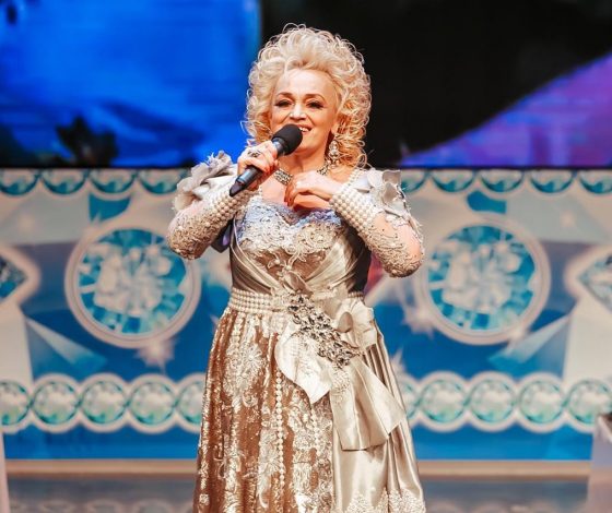 Видео дня: Надежда Кадышева исполнила свой хит «Плывет веночек»