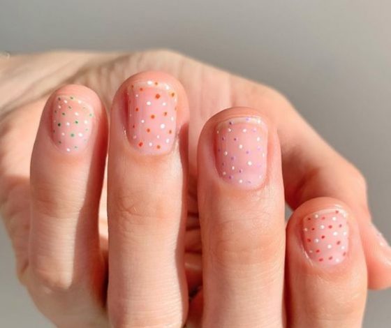 Маникюр в горошек – тренд этого лета. Вот, как его повторить