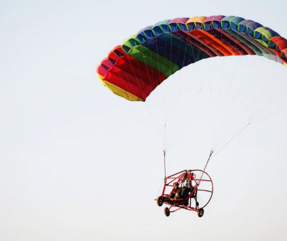 Федор Конюхов совершил первый в мире перелет через Арктику на паралете