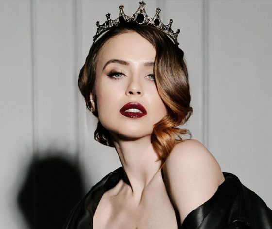 Уходить в тень планов не было изначально: Мирослава Карпович о новых «Папиных дочках», отношениях с коллегами и ритуалах красоты