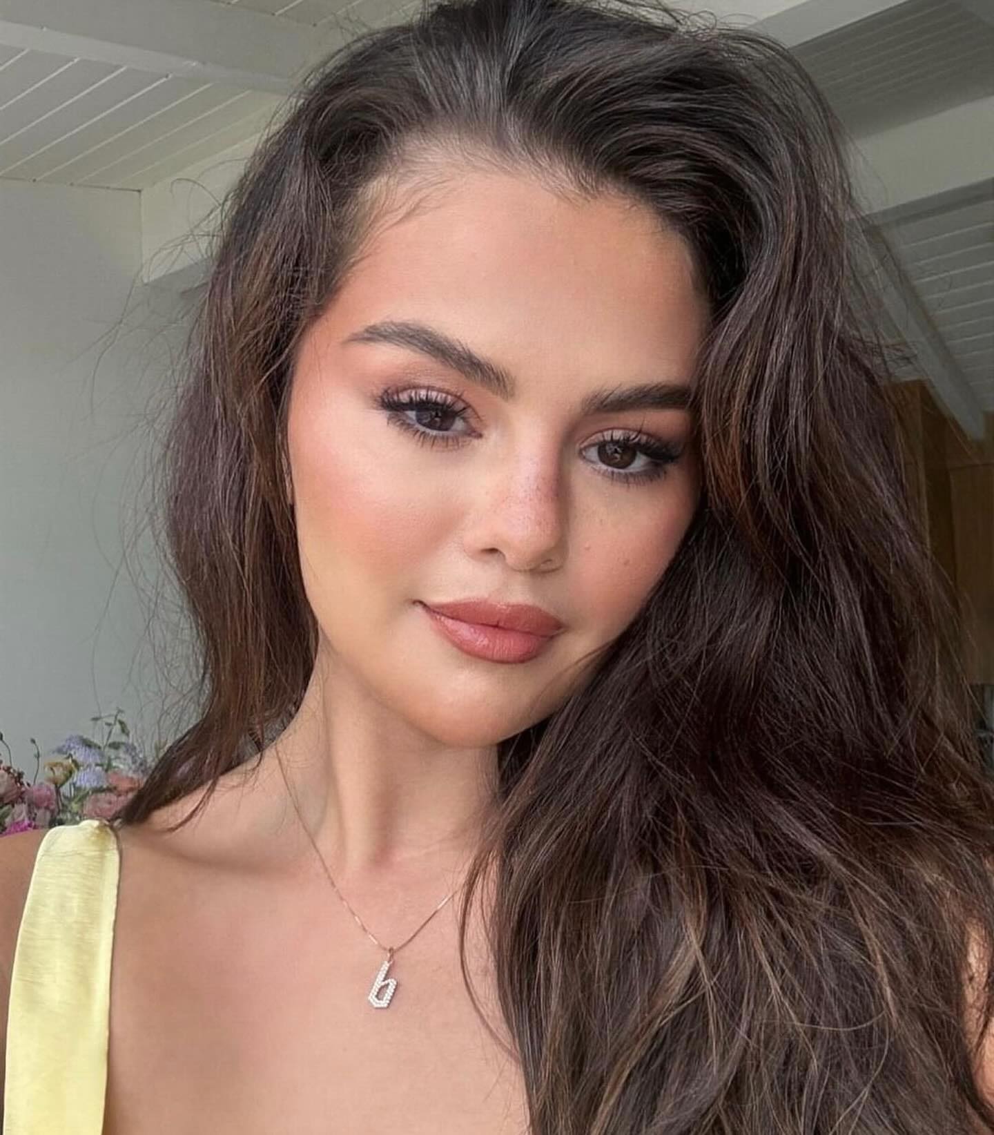 Selena Gomez showed off a new fall manicure in apple cider color