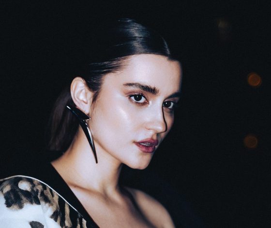 MONA исполнила хиты на вечеринке «Москвичка» x PEOPLETALK