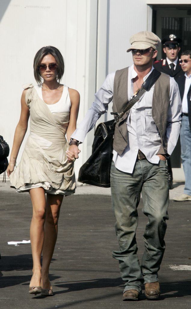 Дэвид и Виктория Бекхэм – самая стильная пара современности. Вот их лучшие образы за 25 лет