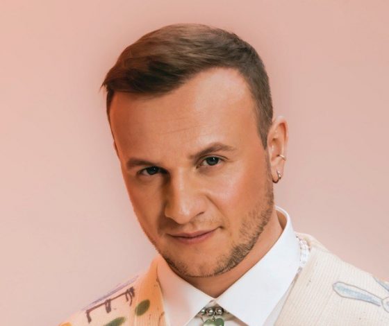 Комик Дмитрий Журавлев рассказал о детстве в селе из ста человек: «Воровали яйца, чтобы есть»