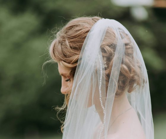 Новый тренд: зачем невесты закапывают сосиски перед свадьбой