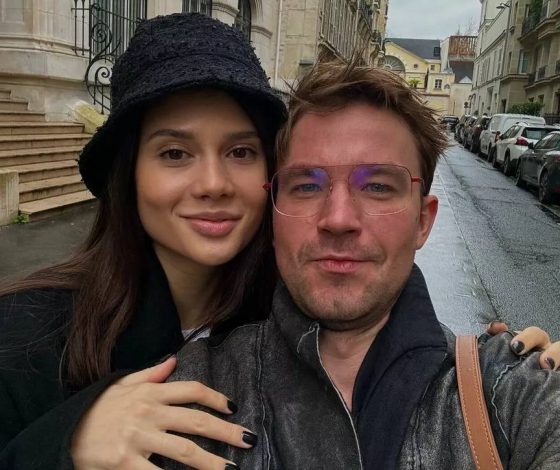 Возлюбленная Александра Петрова показала стильный «беременный» образ