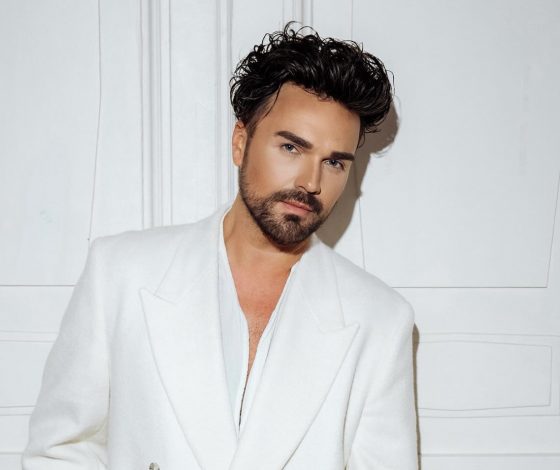 Александр Панайотов рассказал о проблемах с голосом на шоу «Маска»: «Я две недели не отходил»