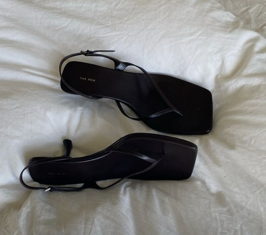 Heeled slippers are the trendiest summer shoes. See how fashion bloggers wear them