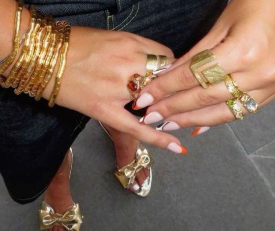 Чем больше украшений – тем лучше. Смотри, как правильно их сочетать