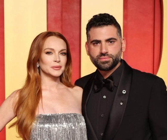 Семейный выход: Линдси Лохан с мужем и сыном замечена в Париже