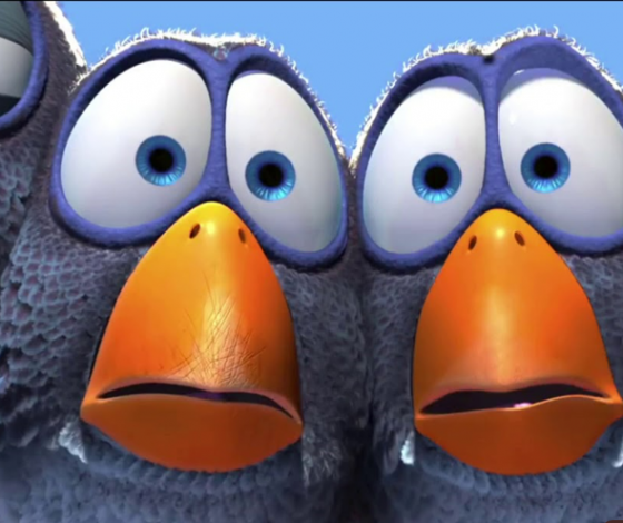 Женщина завернула птенца в лепешку, чтобы спасти ему жизнь