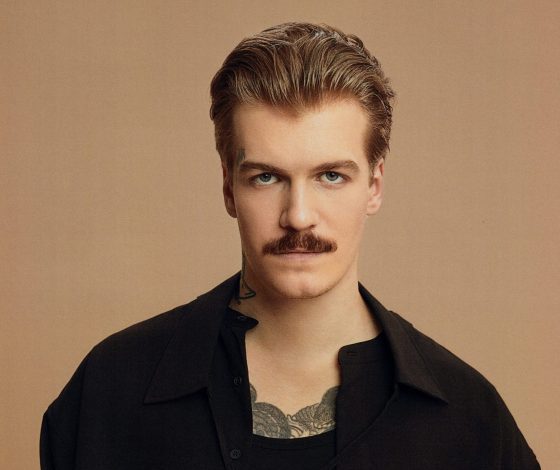 SODA LUV показал кольцо девушки на безымянном пальце