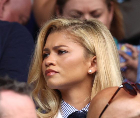 Зендея показала нескучный образ, который можно носить как в офисе, так и за его пределами