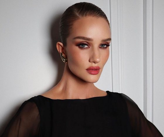 Роузи Хантингтон-Уайтли впервые показала лицо дочери