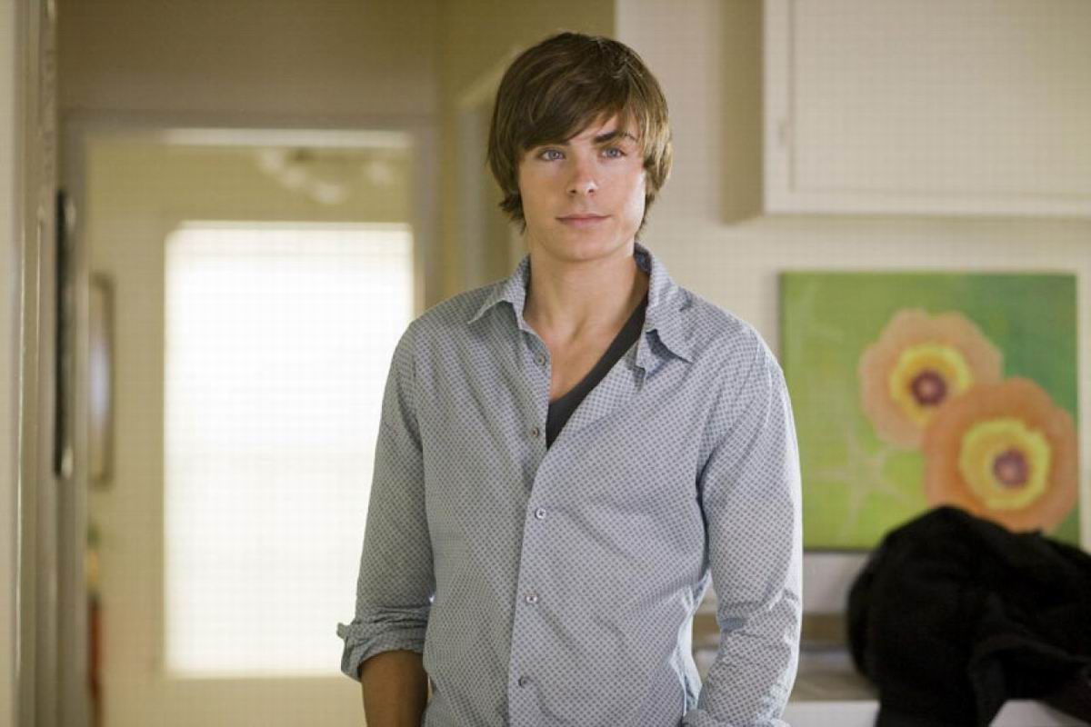 A 35-year-old man looks like a 15-year-old teenager: photo