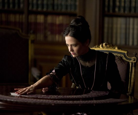 Какой стиль в макияже и прическах подходит тебе по Таро