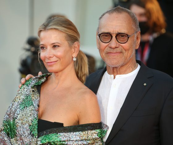 Юлия Высоцкая поделилась романтическими снимками с Андреем Кончаловским из Испании