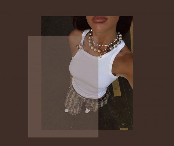 Эту майку ты будешь носить и летом, и осенью: смотри, как выглядит самая трендовая модель сезона