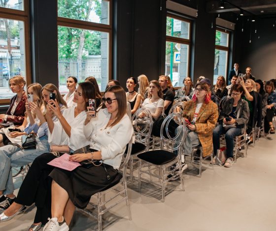 Адель Бикулова, Анита Кобелева, Виктория Яценко и другие на закрытой лекции первой в России модной премии в иммерсивном формате