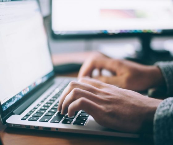 Опрос: каждый третий россиянин хотя бы однажды плакал на работе