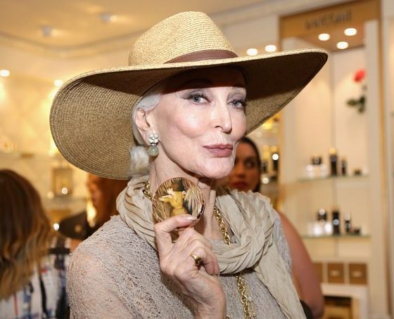 Ученые: люди активно стареют в возрасте 44 и 60 лет