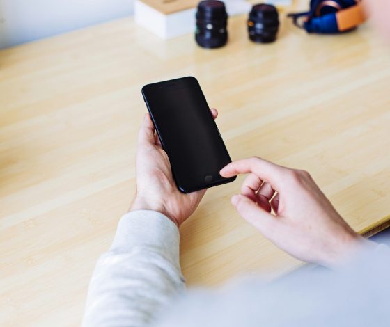 Голодал три дня: подросток-манипулятор заставил мать купить ему дорогой смартфон