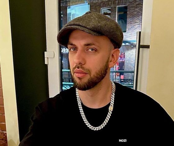 Морской аквабалет: ST показал, как проводит время с дочерью