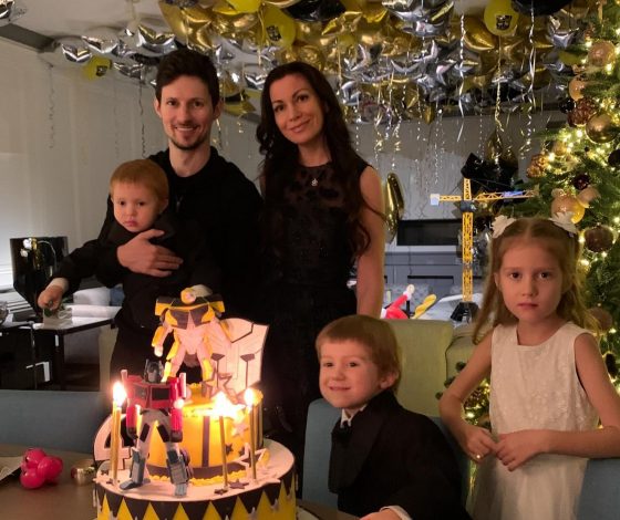 В Сети появилось странное фото Павла Дурова и Ирины Болгар. Вот что с ним не так