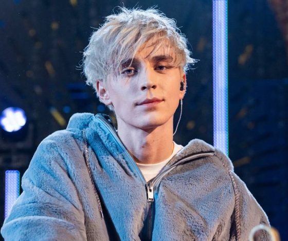 Влад А4 показал фото с семейного отдыха на Алтае