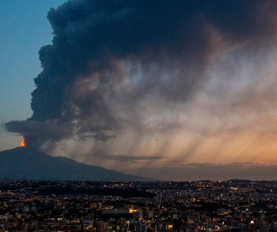 На Сицилии произошло мощное извержение крупнейшего вулкана