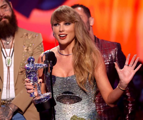 Тейлор Свифт трогательно обратилась к Трэвису Келси на VMA: «Все, к чему прикасается этот человек, превращается в счастье»