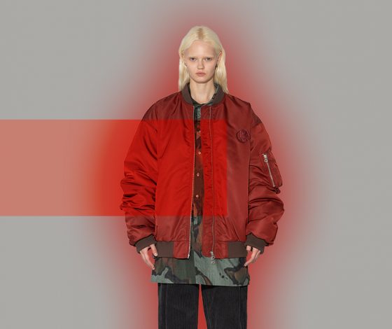 Объемные, укороченные и кожаные: 10 бомберов на осень, которые согреют в любую погоду