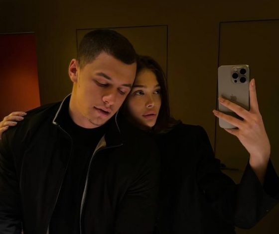 Девушка Макана экспериментирует со стилем. Какой образ ей идет больше?