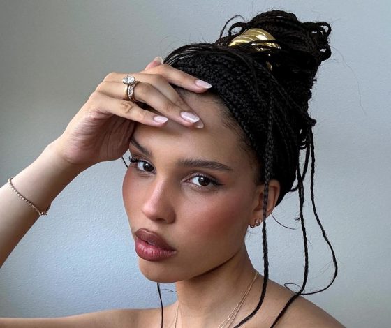 Все внимание на детали: в этом сезоне нам всем нужен ультрамодный тренч, как у Нары Смит