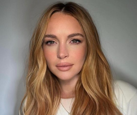 Линдси Лохан в прозрачном кружевном платье вышла на красную дорожку